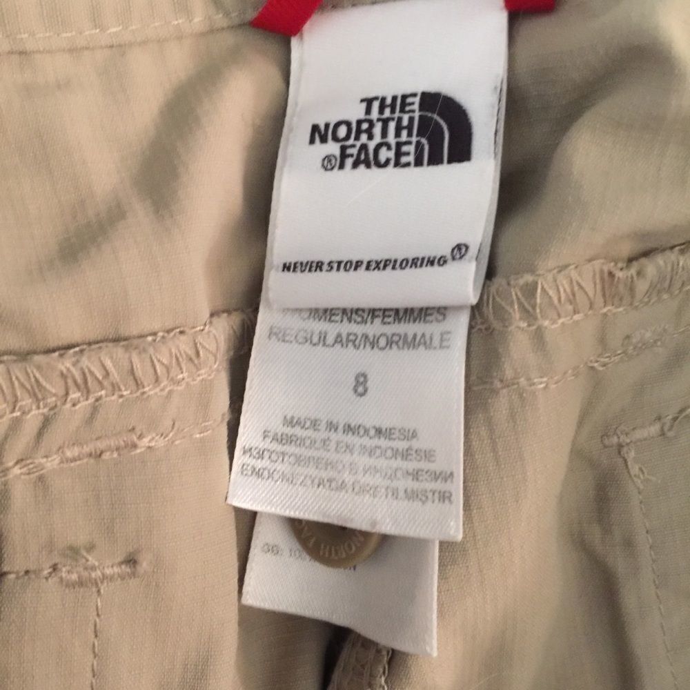 The Northface 2 in 1 Convertible Nylon hiker Pants - Picture 3 of 7